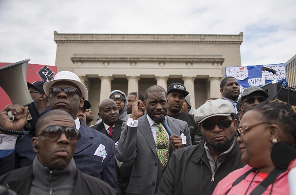 Jamal Bryant on his 'bittersweet' transition from one black megachurch to  another